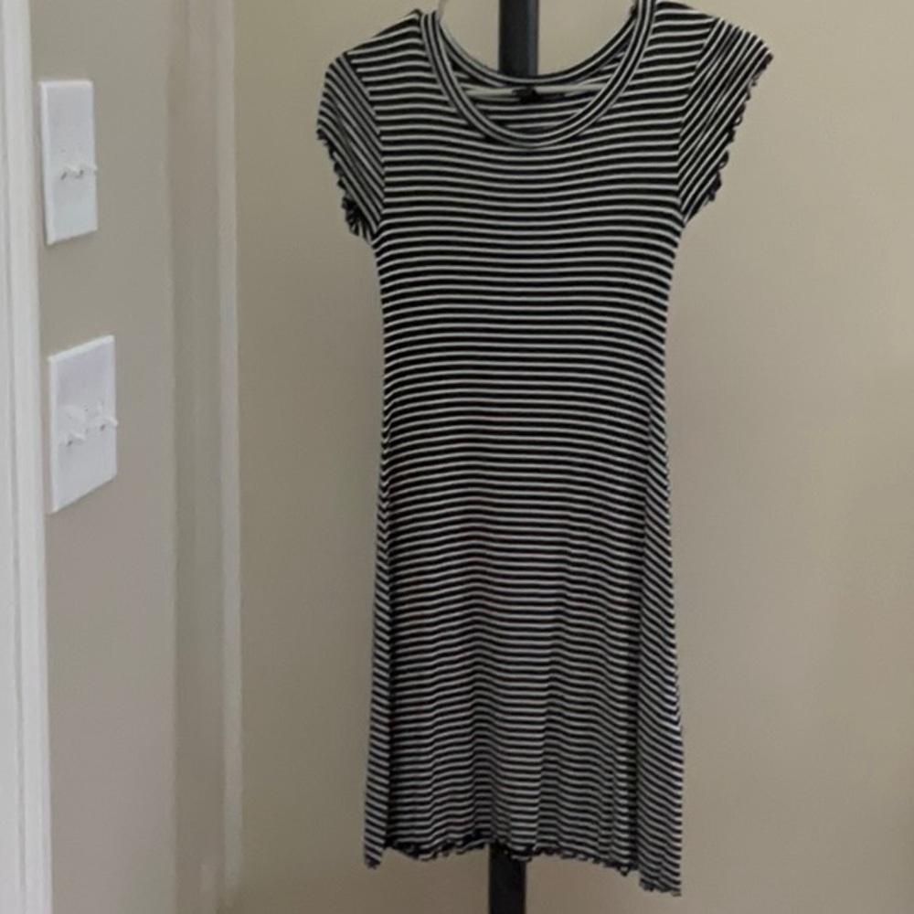 Forever 21 black and white striped t-shirt dress
